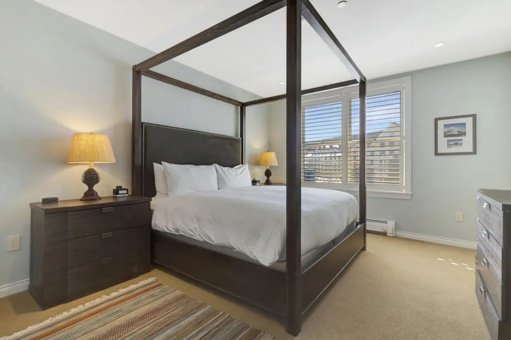 1st Floor Master King view A ensuite Bed 1