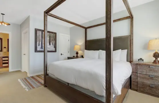 1st Master King Suite Bed 1 view c