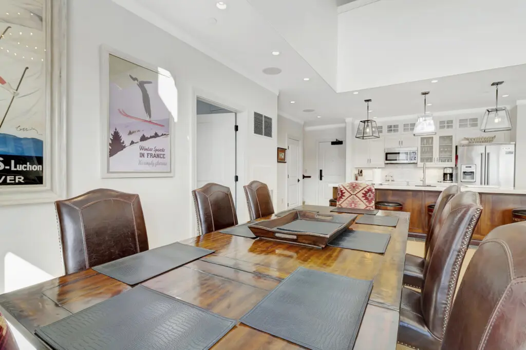 Dining Rm 8 Seats